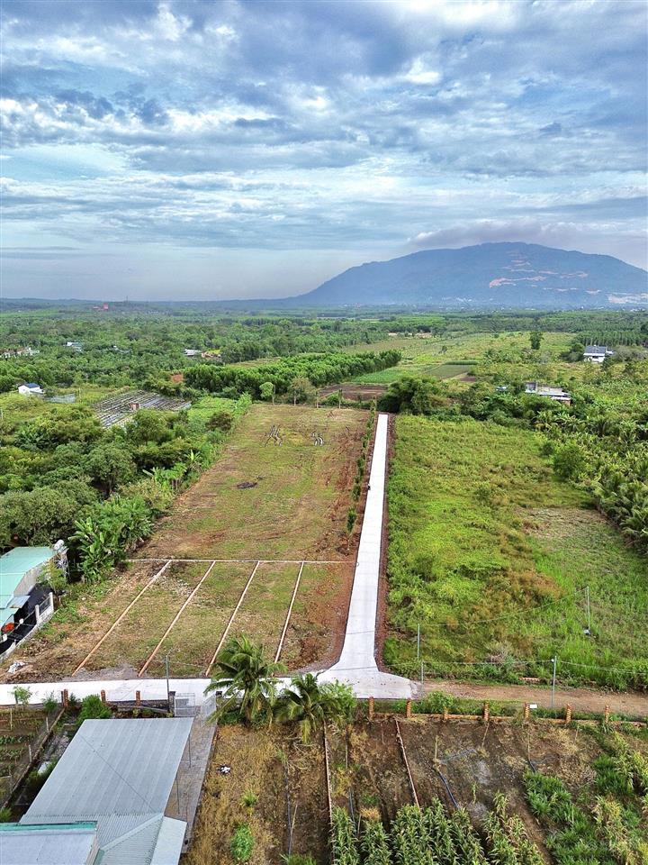 Cơ hội sở hữu hơn 500m² với 180m² thổ cư, sổ riêng nằm giữa lòng khu dân cư mà giá mềm xèo 2tx