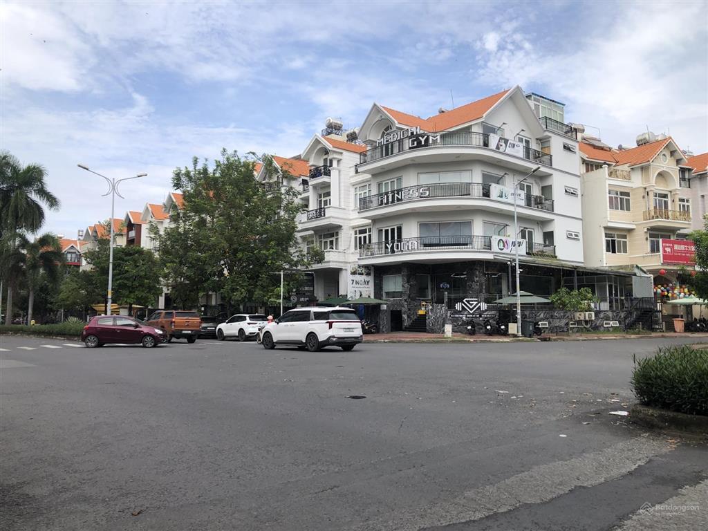 Bán nhà vị trí đẹp trên trục nguyễn thị thập him lam, giá 50 tỷ