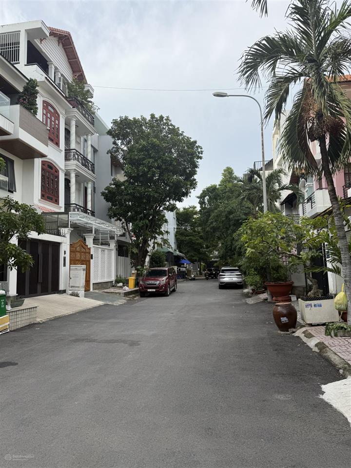 Bán đất lớn 2100m2 đường 32 linh đông. phạm văn đồng, thủ đức giá 32 triệu/m2 full thổ cư