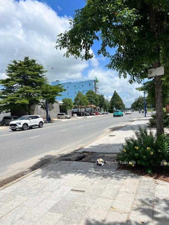 Đất thổ cư ngay bv xuyên á sát bên vinhomes hóc môn. diện tích 133m2, giá 1 tỷ 650tr xây dựng ngay