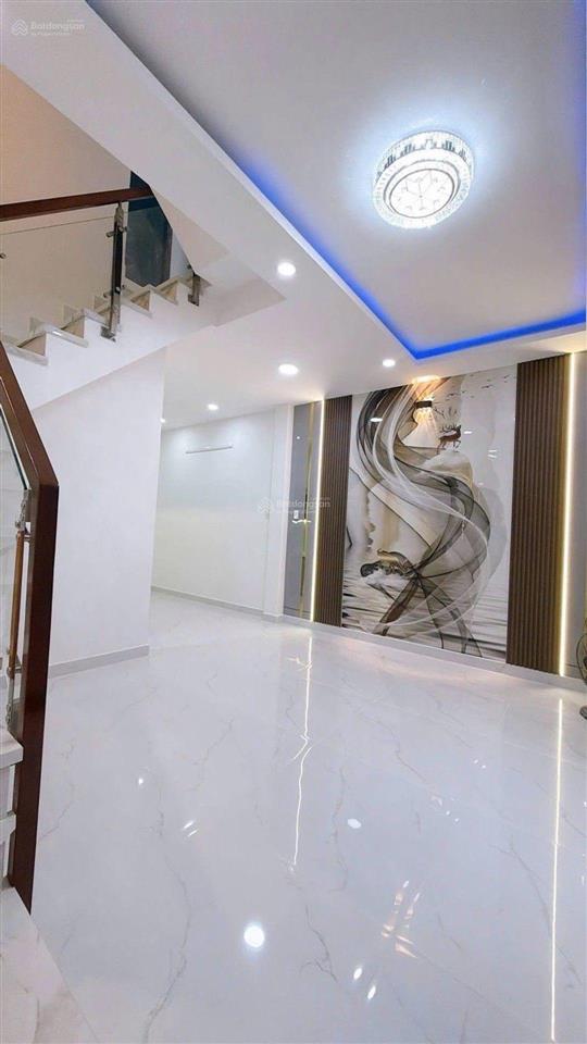 Bán nhà đoàn văn bơ 42m2 4pn khép kín shr chỉ 5.49t