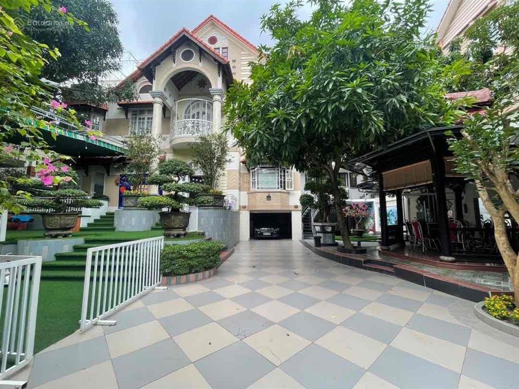 Lô đất sát biển 640m2 + biệt thự 4 tầng + cơ sở gdmn dòng tiền 50tr/th, mặt phố dương đình nghệ