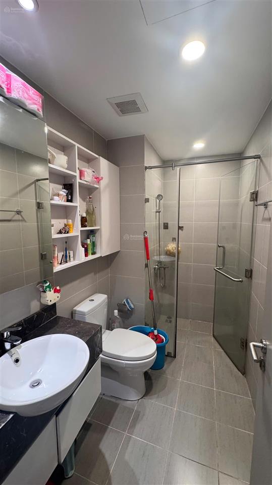 Bán gấp căn hộ tại the gold view, 7 tỷ 050 81m, 2pn 2wc, nội thất cơ bản. sắp làm sổ hồng