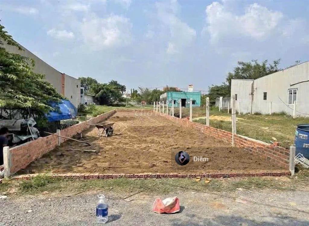 Cần bán gấp lô đất đ.tỉnh lộ 7 cách chợ phước thạnh chỉ 5p đi xe, dt 150m2 giá 950tr, sổ hồng riêng