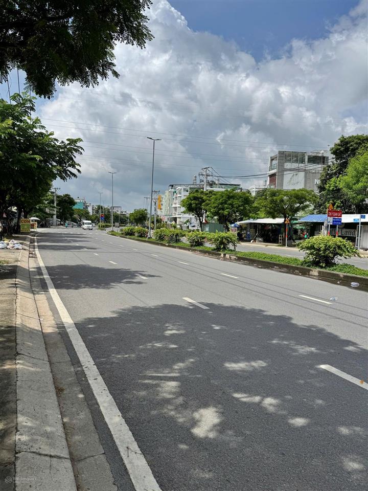 Bán cặp nhà phố mt khu đường phạm hùng vị trí đẹp, giá tốt dt 10x20m giá 31 tỷ 0903 870 ***