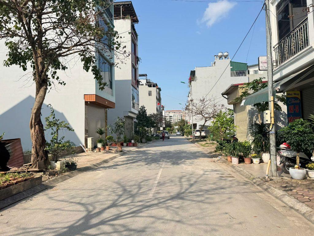 Chính chủ cần bán gấp lô đất đẹp hướng Đông Nam tại trung tâm khu tái định cư Trâu Qùy, Gia Lâm