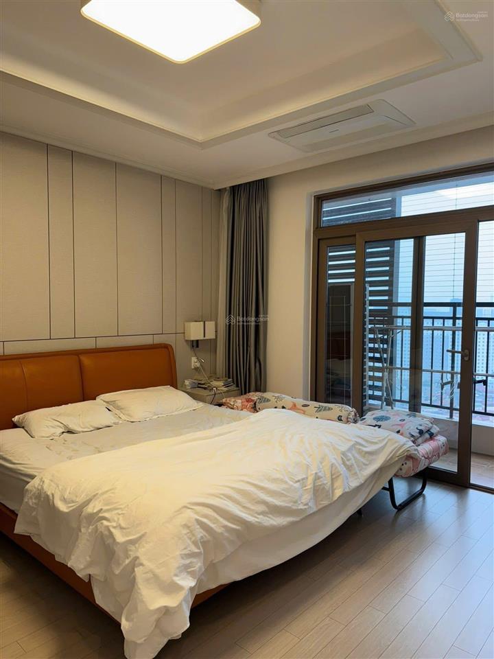 Chính chủ chuyển xuống thấp tầng bán gấp căn g5 toà h901b giá 19 tỷ. 0915 568 ***