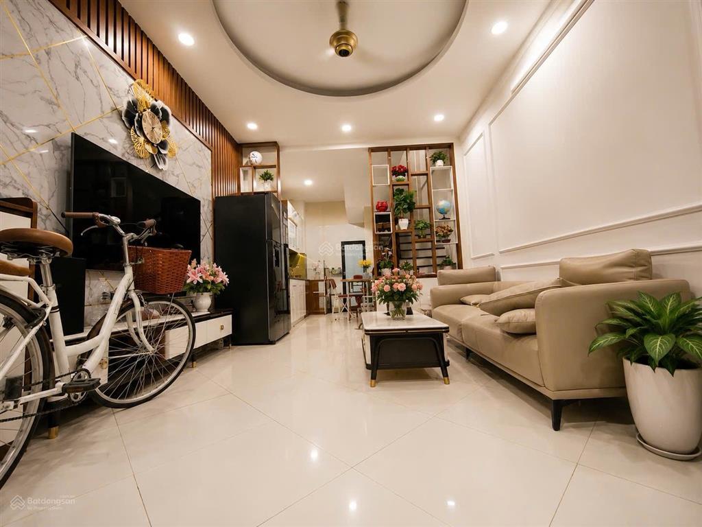 Ô tô đỗ cửa phố tân mai, 2 thoáng vĩnh viễn, dân xây sđcc, sân riêng, 33m² 3 ngủ, giá 6,4 tỷ