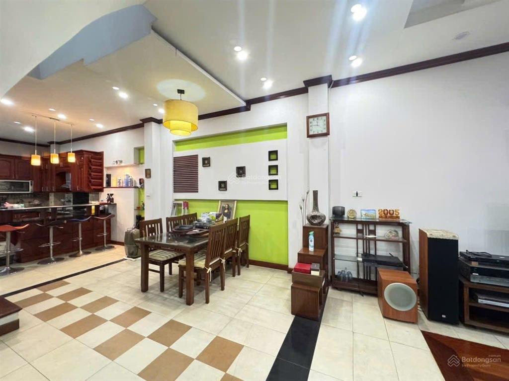 Mặt phố bà triệu, sát hồ hoàn kiếm, lô góc 81m x6tầng, view đẹp, kinh doanh đa ngành, dòng tiền đều