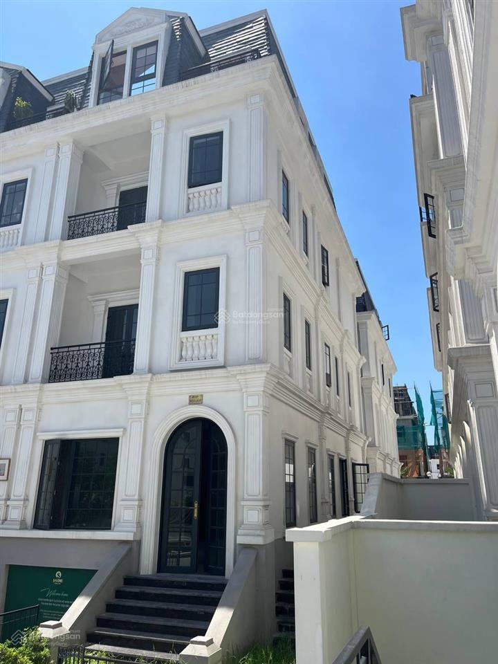 Cần bán gấp căn liền kề 156m2 mặt vườn hoa jade square giá 35 tỷ. 0915 568 ***