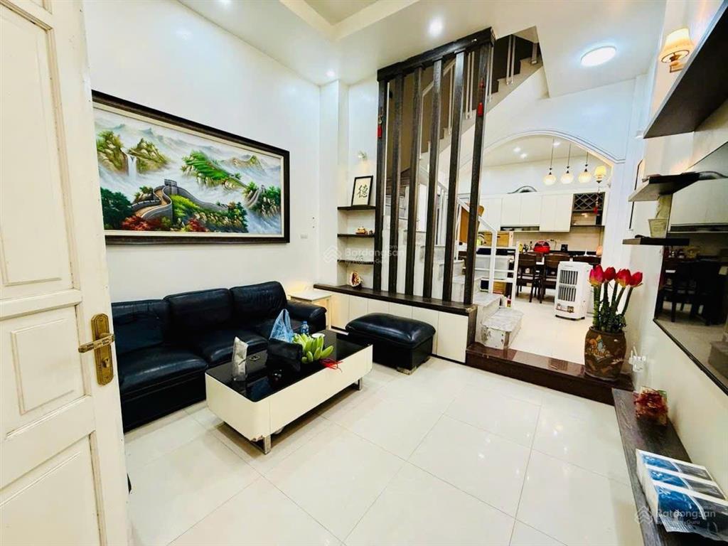Nhà đẹp dân xây giang văn minh. ngõ nông, ra phố chỉ 50m, trước nhà 3m, kcbt, thoáng sáng, 40m2*4t