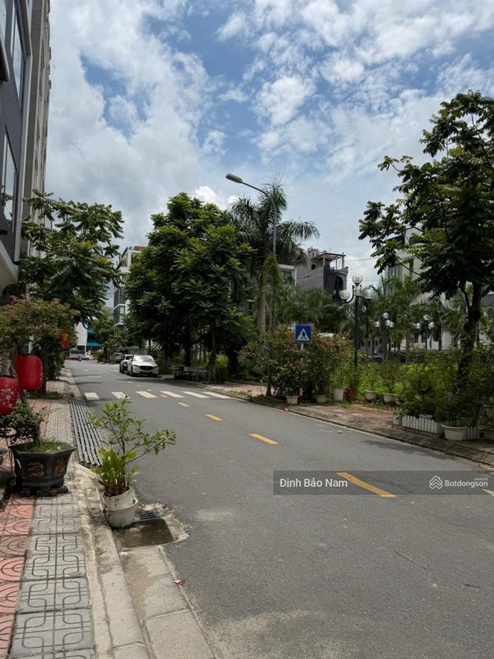 Phân lô ngọc thụy 50m mt 5m ô tô tránh 2 thoáng view vườn hoa khu văn minh vuông đẹp