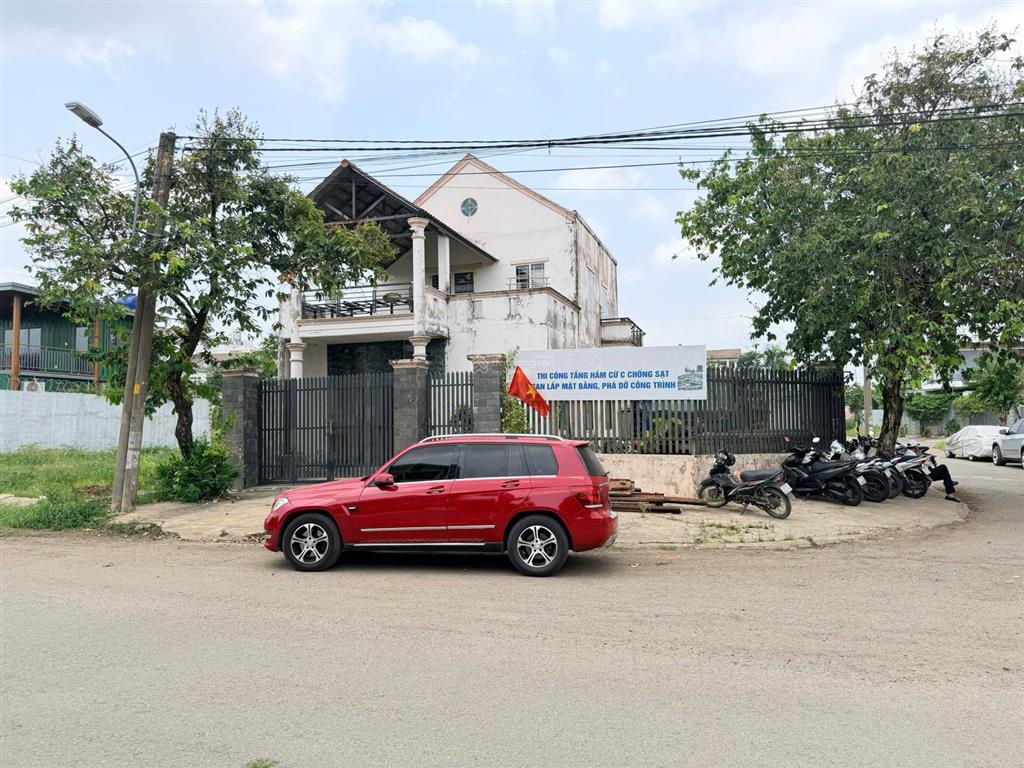 Bán lô góc 2 mặt tiền 188m² kdc kiến á cách global city 500m giá chỉ 16 tỷ