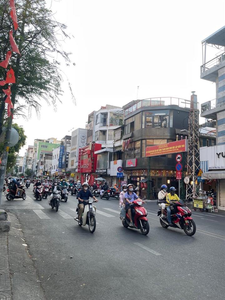 Nhà 1/ võ văn tầng phường bến nghé q1. đường thông 8m dt 5m5x13m nhà 2 lầu