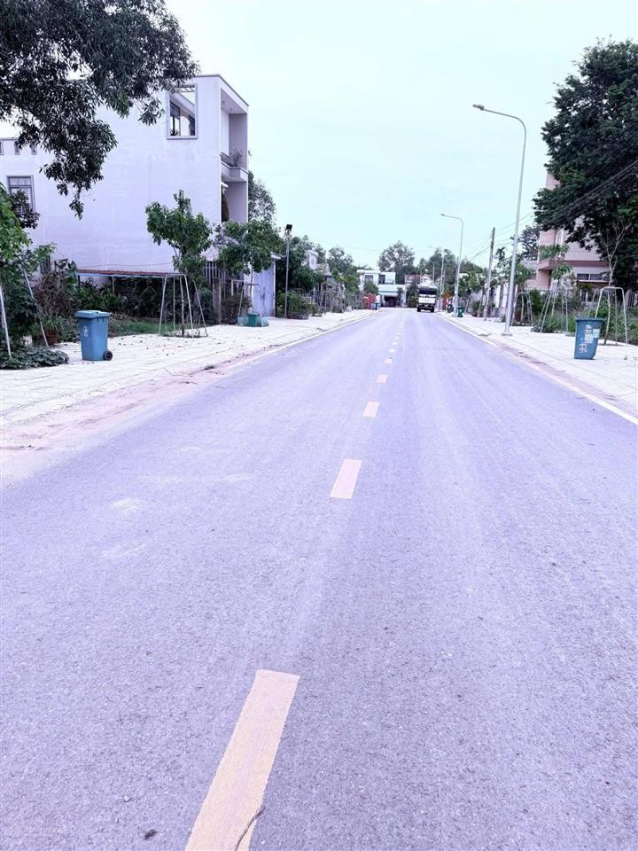 Bán đất 200m2 vuông vức khu dân cư phường tân uyên,tp hcm mặt tiền đường đt 746 giá 1,5tỷ xây tự do