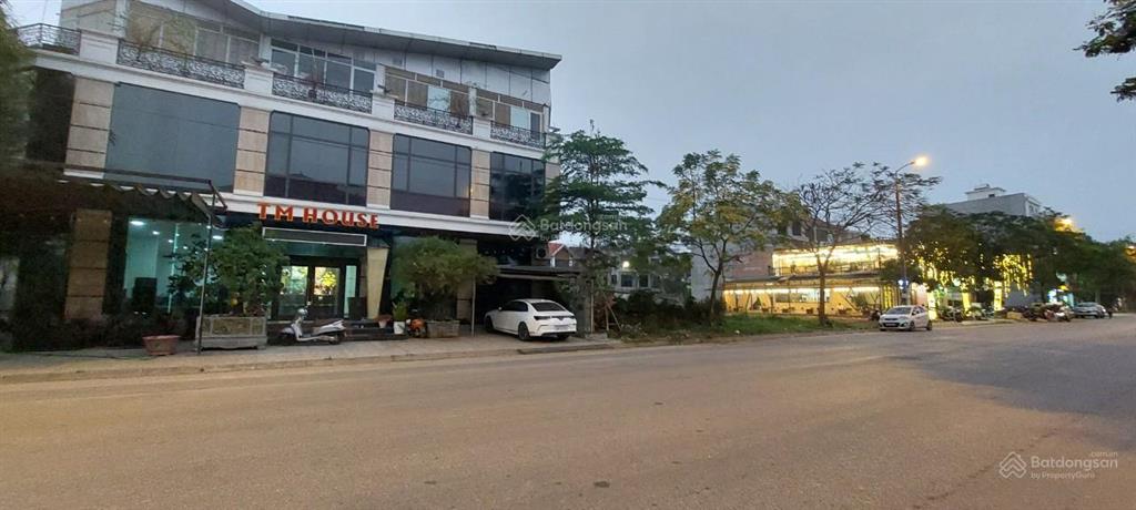 Cần bán shophouse mặt đường 24m khu đt hà phong, đang kinh doanh tốt