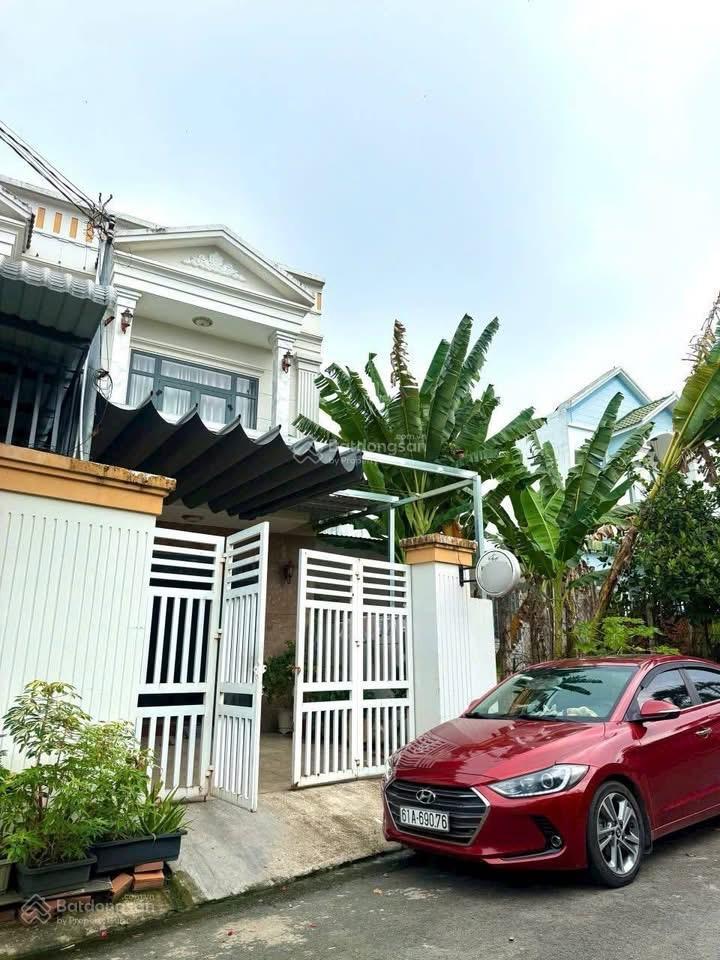 2 tỷ bán gấp nhà đang cho thuê dương công khi (dt 5x20) sổ hồng riêng