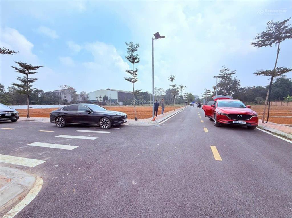 Bán nhanh lô đất hòa lạc dt 100m lô góc giá chỉ nhỉnh 3 tỷ đường ô tô tránh sổ đỏ nở hậu