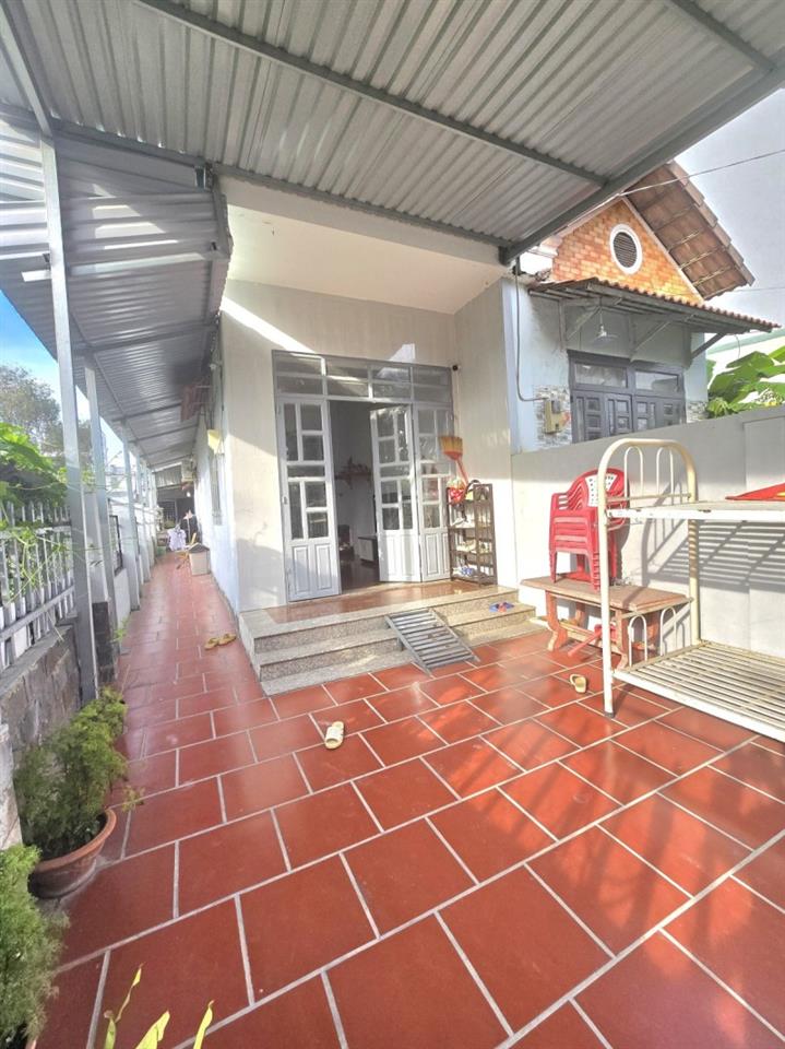 Bán nhà đường Lý Tế Xuyên, Linh Đông, Thủ Đức, TP HCM. DT 114m2, 2 tầng, giá 6.95 tỷ.
