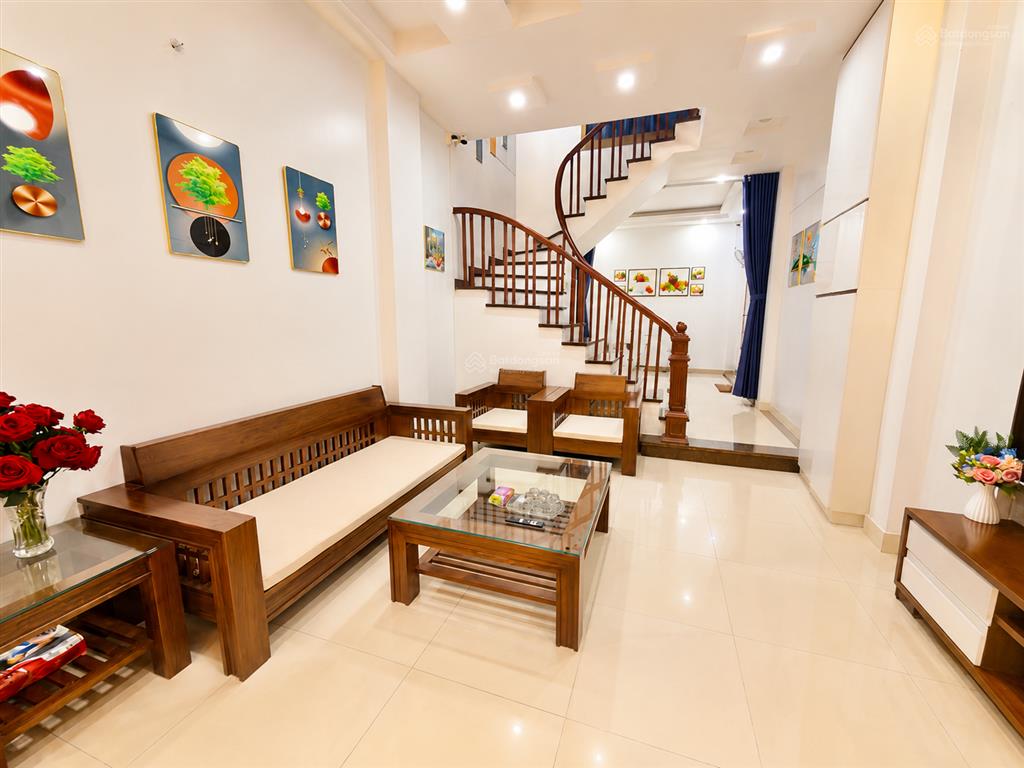 Nhà đẹp cầu giấy 45m2 5 tầng 6 phòng ngủ 30m ra phố ô tô tránh ngõ to đường rộng thông