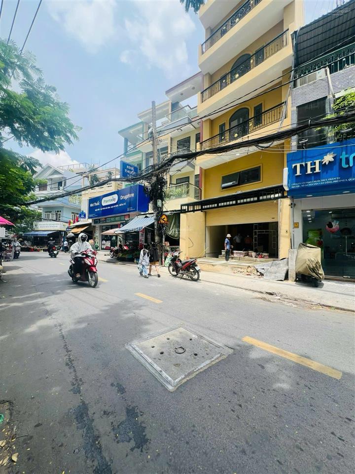 Bán nhà mặt tiền gần sân bay, đối diện cc hà đô, sát chợ, 5,2x19m, thu nhập sẵn 35tr/th, 18 tỷ