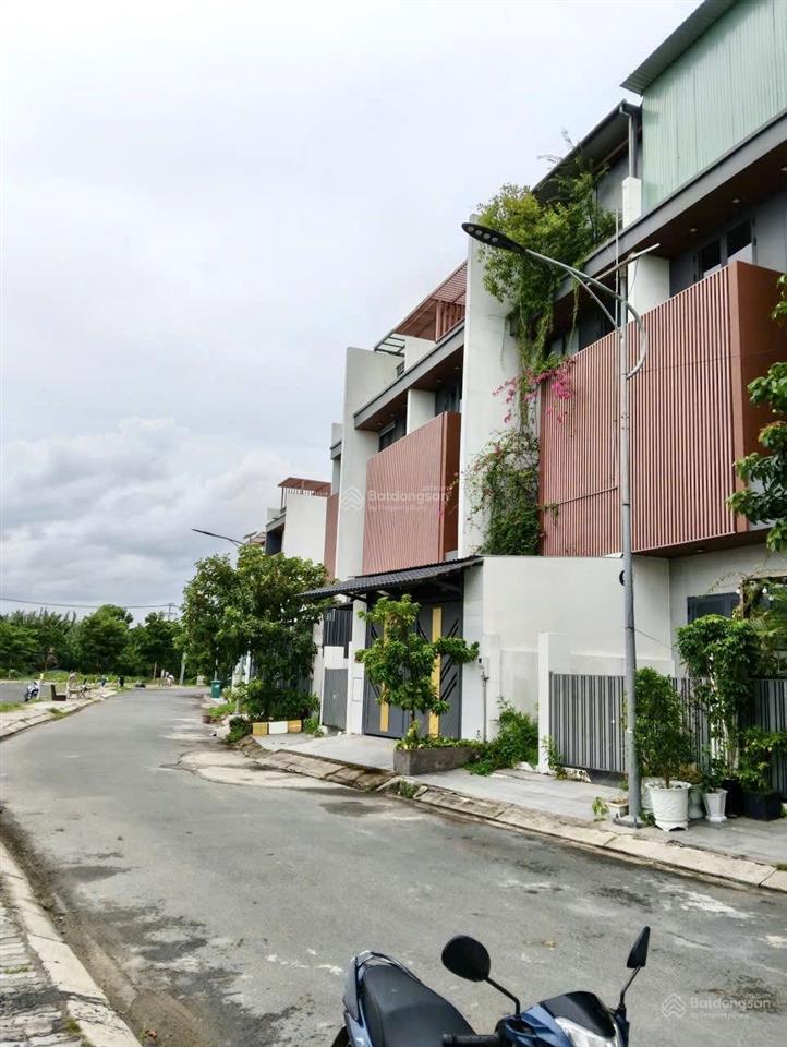 Tuấn nhà đẹp giá rẻ 4 tầng tại nguyễn bình khu đồng bộ đường 10m sát mặt tiền nguyễn bình nhà bè