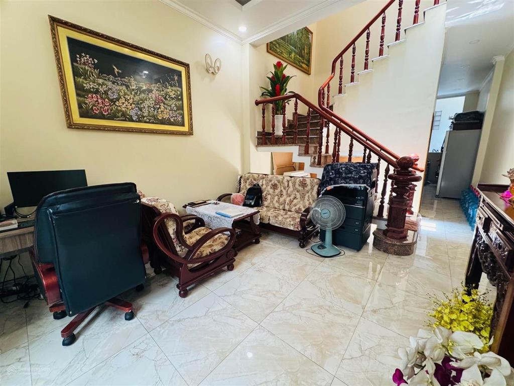 Tân bình 60m2 hxh ngủ nhà 3 tầng 4pn sát mặt tiền sổ vuông vức