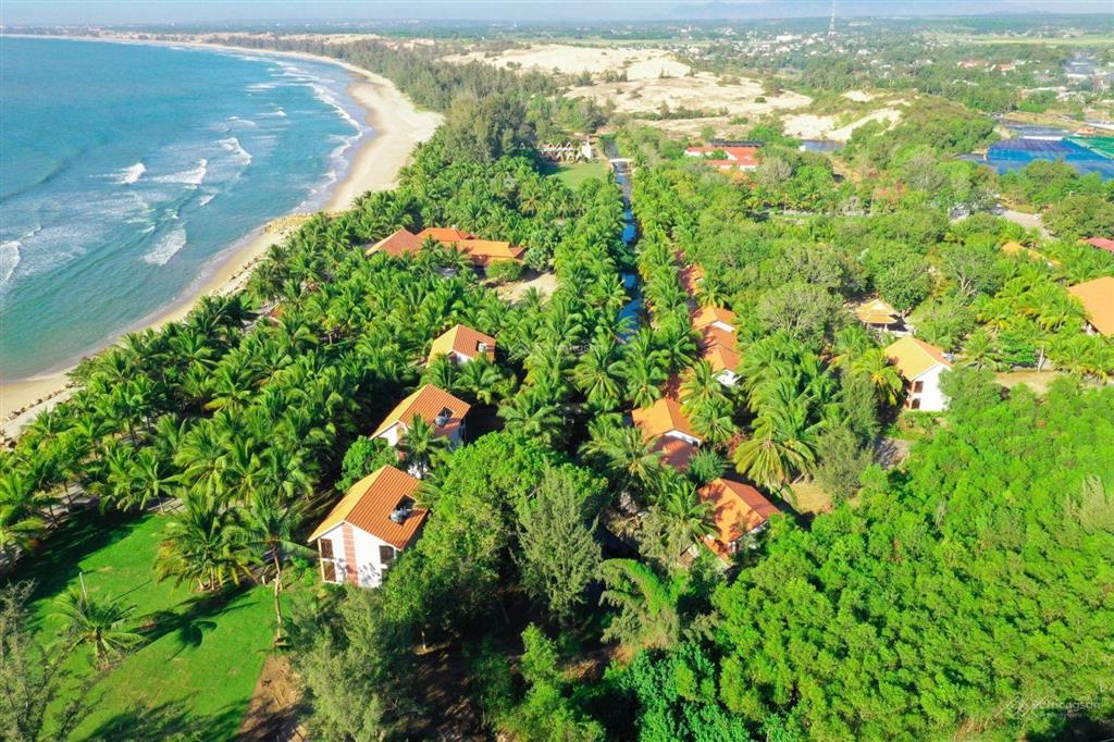 Cần bán quỹ đất đẹp, nằm sát biển, khu vực có nhiều resort và phát triển du lịch. dt 19.400m2
