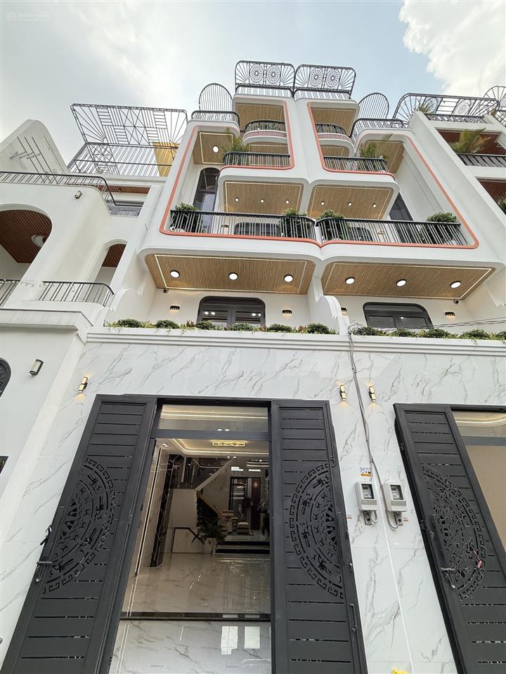 Nhà đẹp sát ngã tư ga xây mới 6,4 tỷ