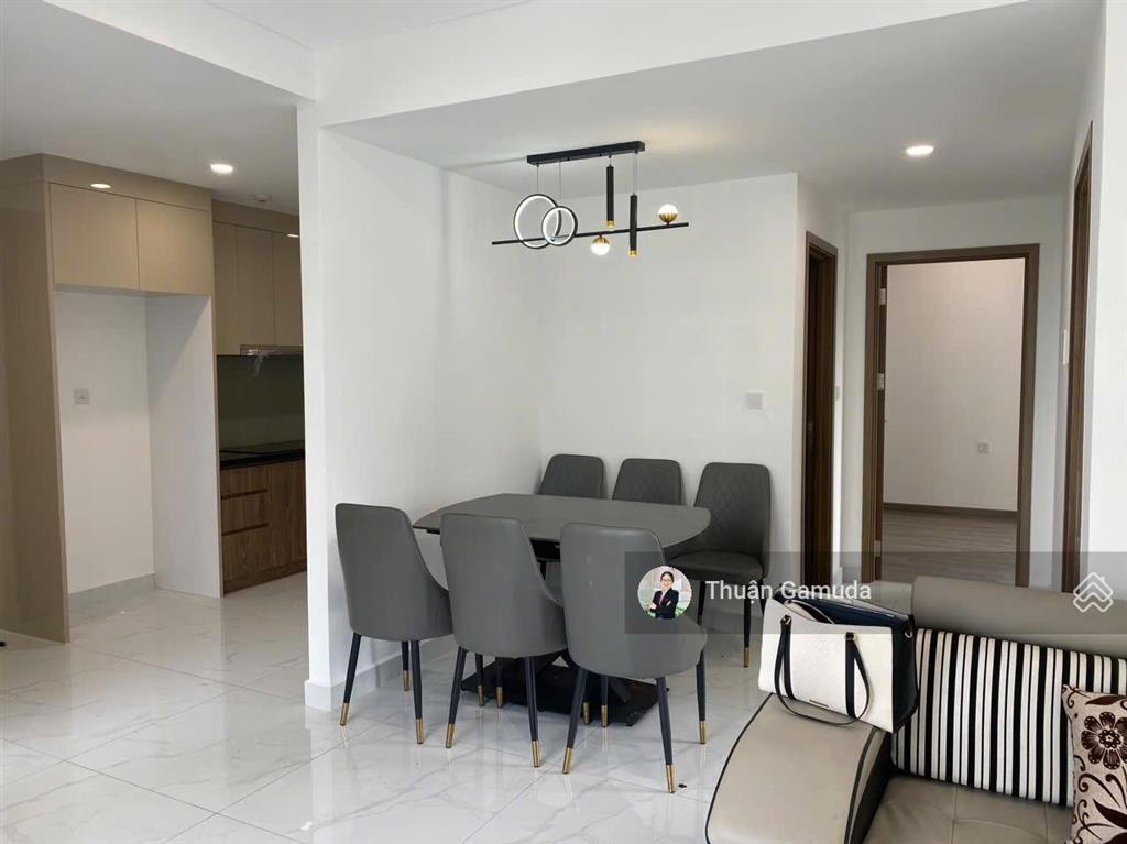 Bán nhanh căn 2pn 2wc (alnata plus) giá 6,9 tỷ view centery + tặng kèm 1 chỗ đậu xe hơi