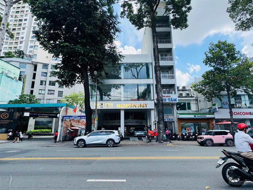 Góc 2 mt 286 an dương vương quận 5, dt 10,5x23m, 4 tầng btct, phù hợp showroom ô tô, giá 200 tỷ