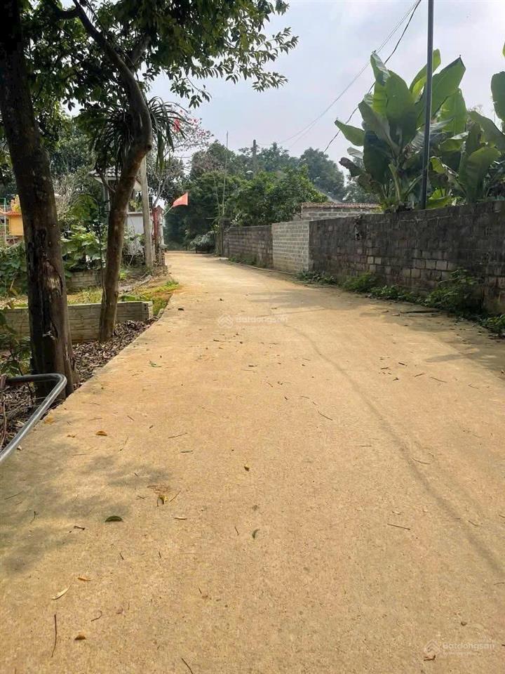 Nhỉnh 4 tỷ sở hữu lô đất 759m2,có 200m thổ cư,sẵn xổ ,mặt tiền rộng,bám cánh đồng