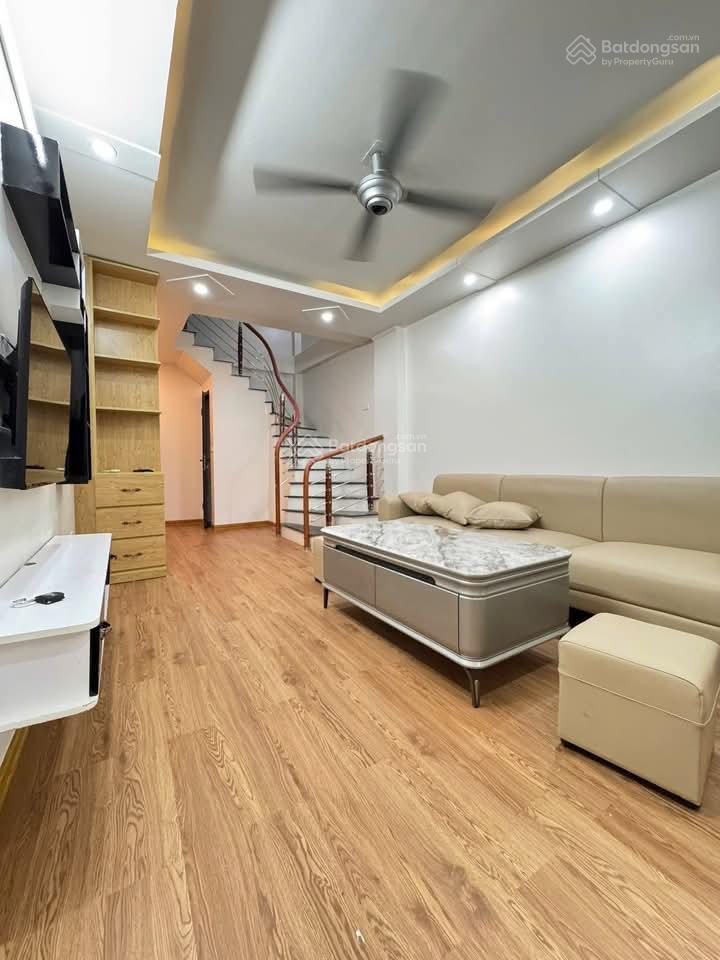 Bán gấp phố quan nhân, nhà dân xây, ngõ nông, cách 30m ô tô tránh, sổ đẹp, chủ thiện chí, dt 37m*5t