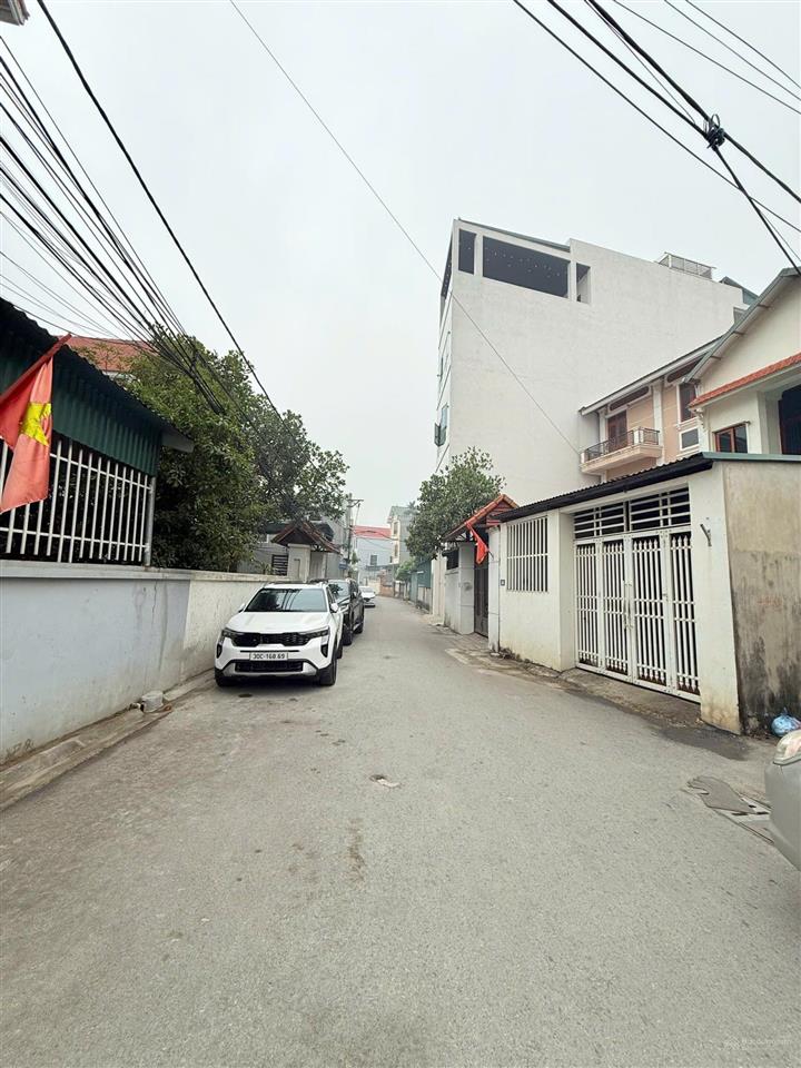 Gia đình cần bán nhà diện tích 200m2, đường ôtô tránh đa tốn, đông dư hà nội