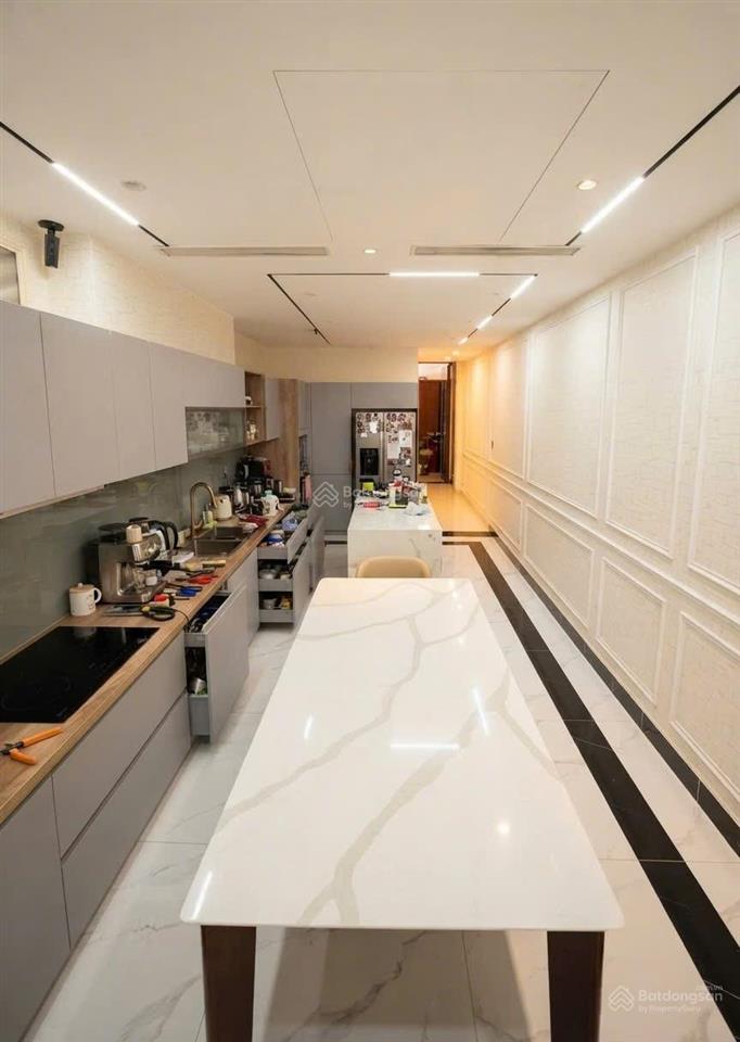 Nhà 8,2 tỷ, tôn đản, quận 4, 65m2 (ngang 4mx17), 1 trệt 1 lửng 3 lầu, 4pn 3wc, sổ hồng riêng,