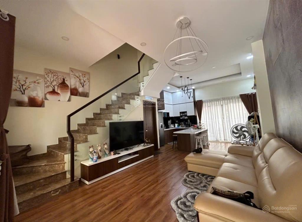 Bán nhà phố rio vista gần công viên