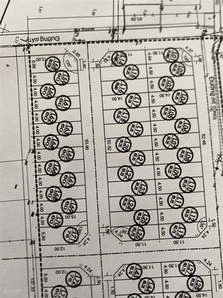 Bán lô đất 65 mét vuông hướng đông nam, cạnh hồ điều hòa, trường cấp 1, trường đại học gần sân bóng
