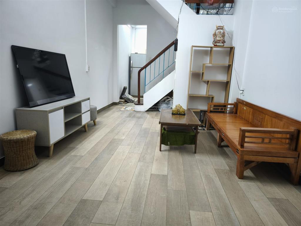 Chính chủ bán nhà 5 tầng ngõ 10 núi trúc ba đình 10,x tỷ (30m2) để lại nội thất 0975 888 ***