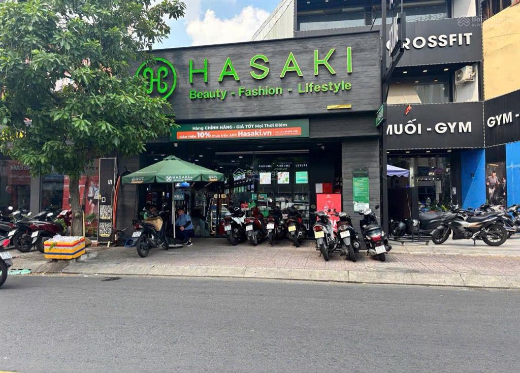 Gấp! ngộp bank bán gấp nhà mt hồ bá kiện, quận 10 dt 8.6 x 13m hđt 40 tr/th giá 15.8 tỷ