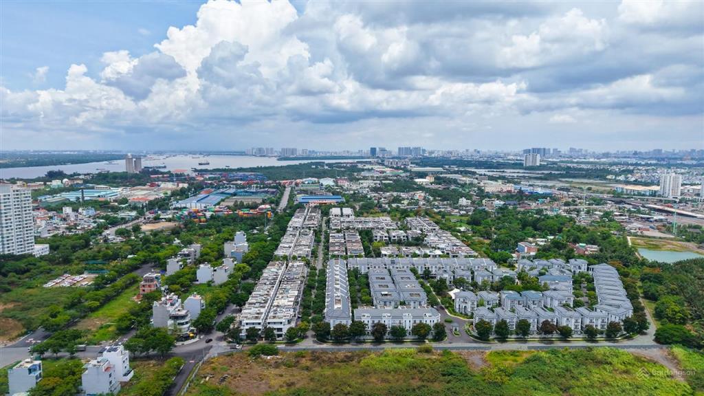 Bán nhà phố đông village, đường chính 20 mét, dt 6x20m, giá tốt chỉ 12 tỷ