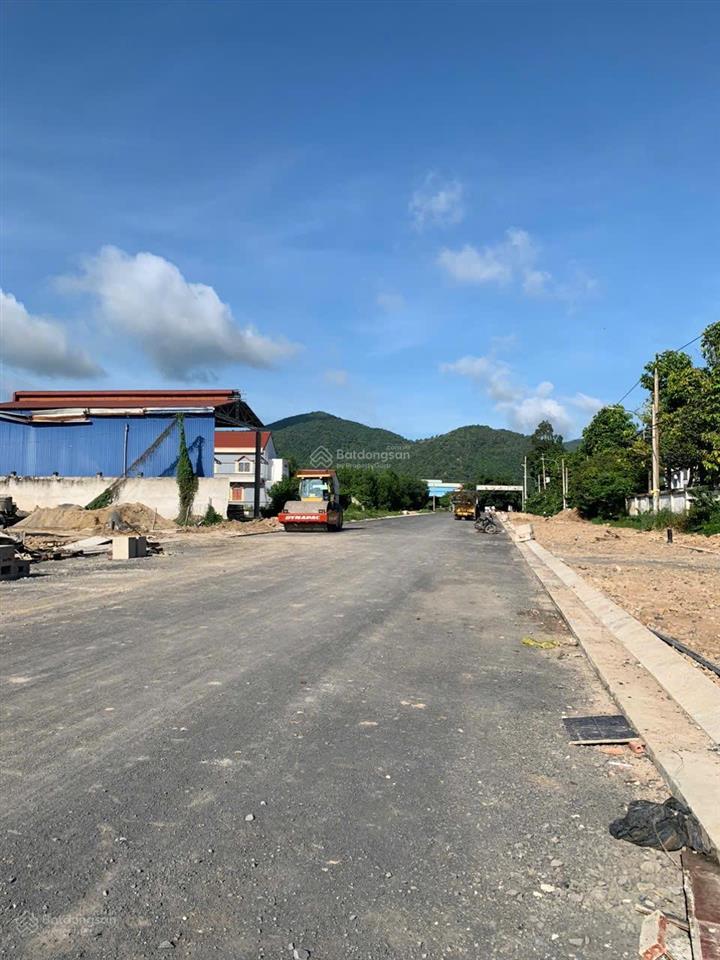 Bán lô đất 1092m2 có 200m2 thổ cư, mặt tiền 50m, bđs giảm sâu cần ra gấp 11,6 tỷ (có thương lượng)