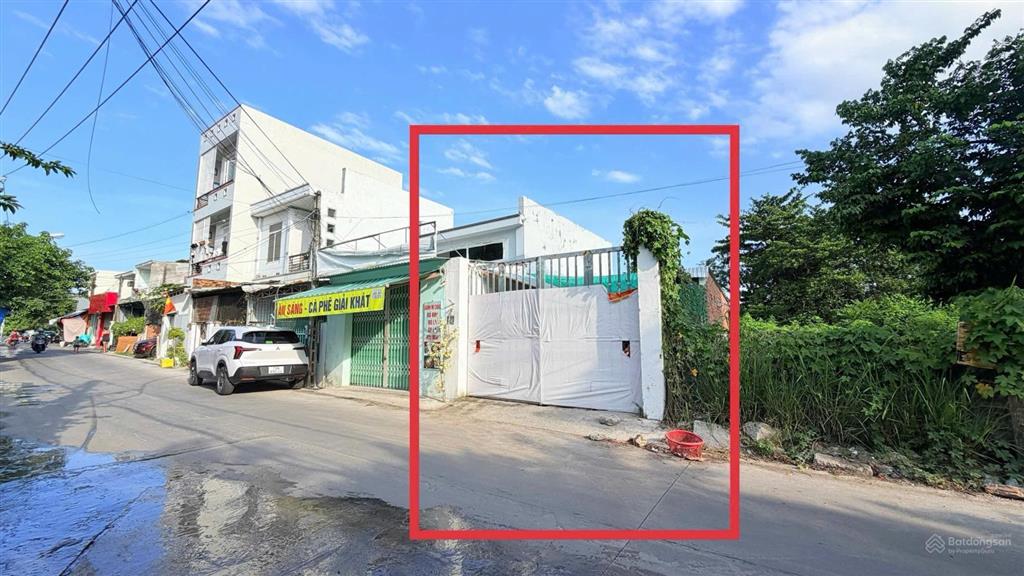 Mặt tiền đường nguyễn chích ngang dài 9m cách biển hòn chồng 1,5km. giá 5,250 tỷ