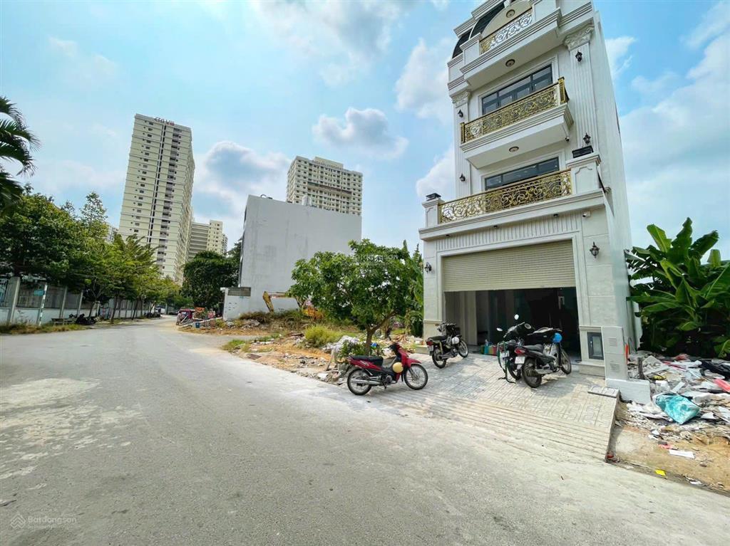 Bán đất 97m2, đường 22m, phạm hữu lầu, sát khu phú mỹ hưng, giá 9.9 tỷ