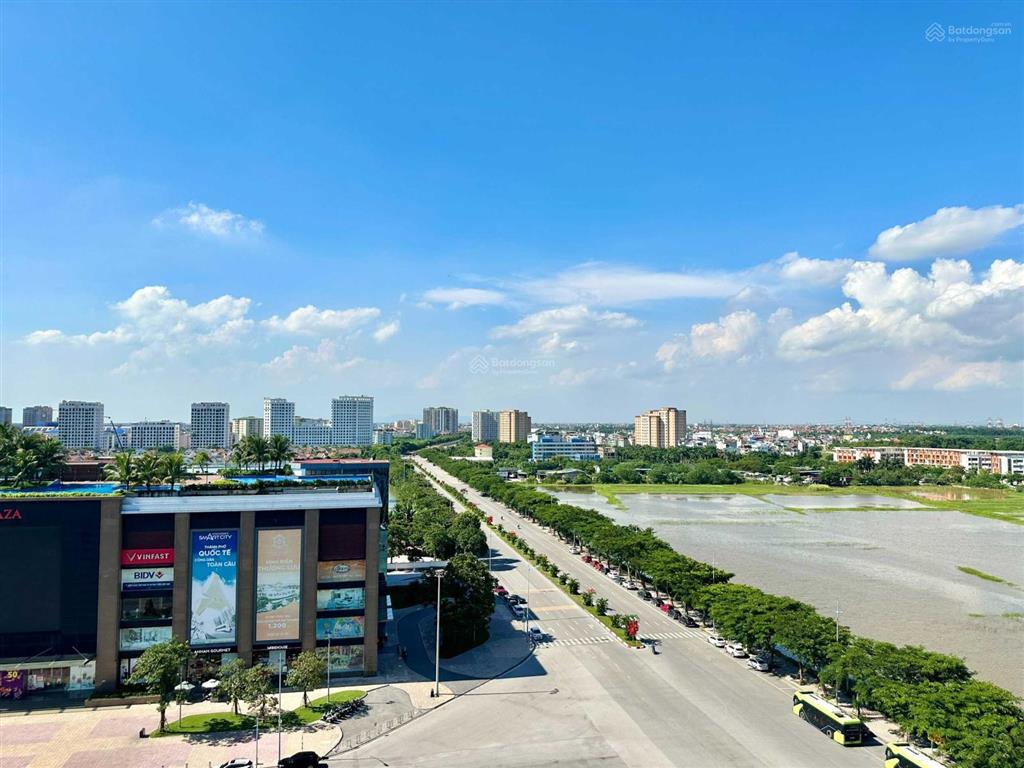 Bán cắt lỗ căn 2 ngủ 2 vệ sinh 68m2 nội thất chủ đầu tư view thoáng vinhomes symphony