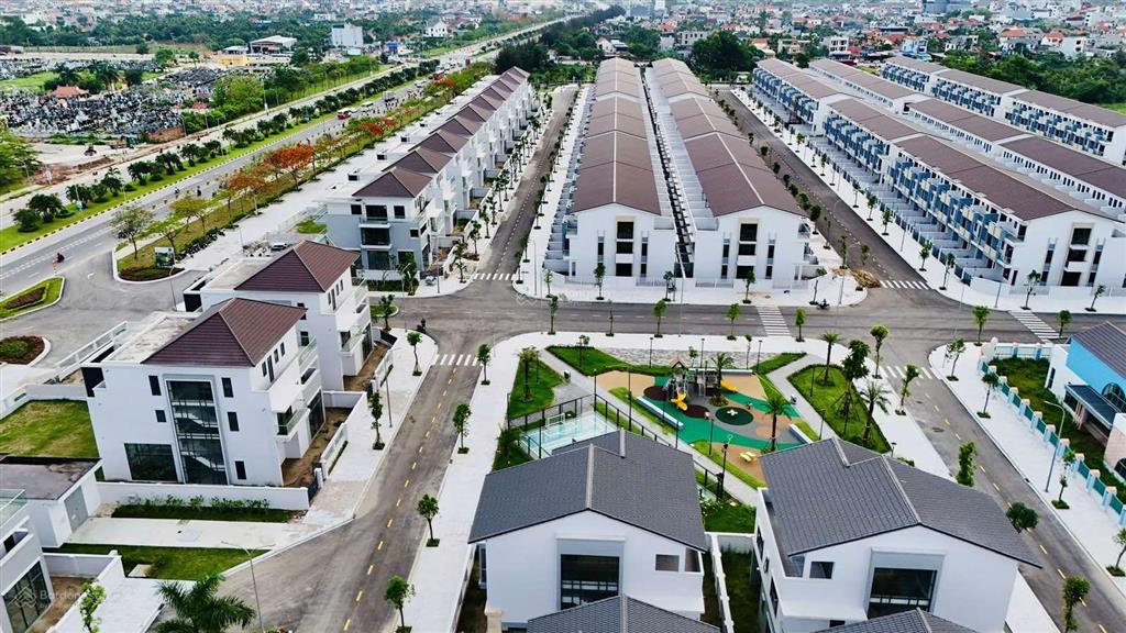 Bán liền kề sapphire gem 110m² đường 15m sát trường quốc tế 5.8 tỷ full phí