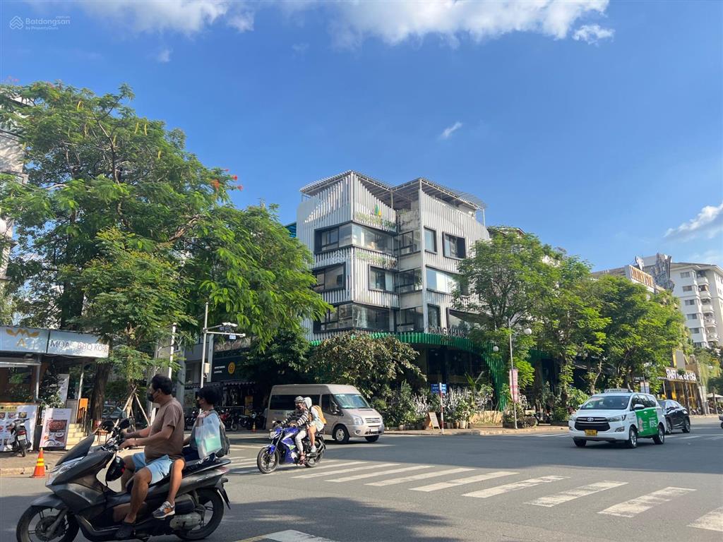 Kẹt bank bán gấp nhà phố mt khu hưng gia, hưng phước phú mỹ hưng dt 6x18,5m shr, giá tốt 26 tỷ