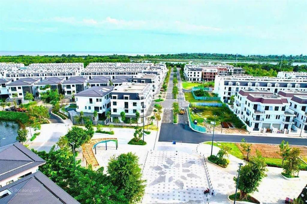 Chính chủ gửi bán căn góc nhà phố lavida 2 mặt tiền, 116,4m2 xây dựng 5x13, giá 12 tỷ sẵn sổ hồng