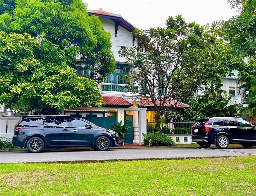 Vip! biệt thự siêu khủng góc 2 mặt tiền đường trần não dt 15.5 x 15.5 kc 2 tầng giá 48 tỷ