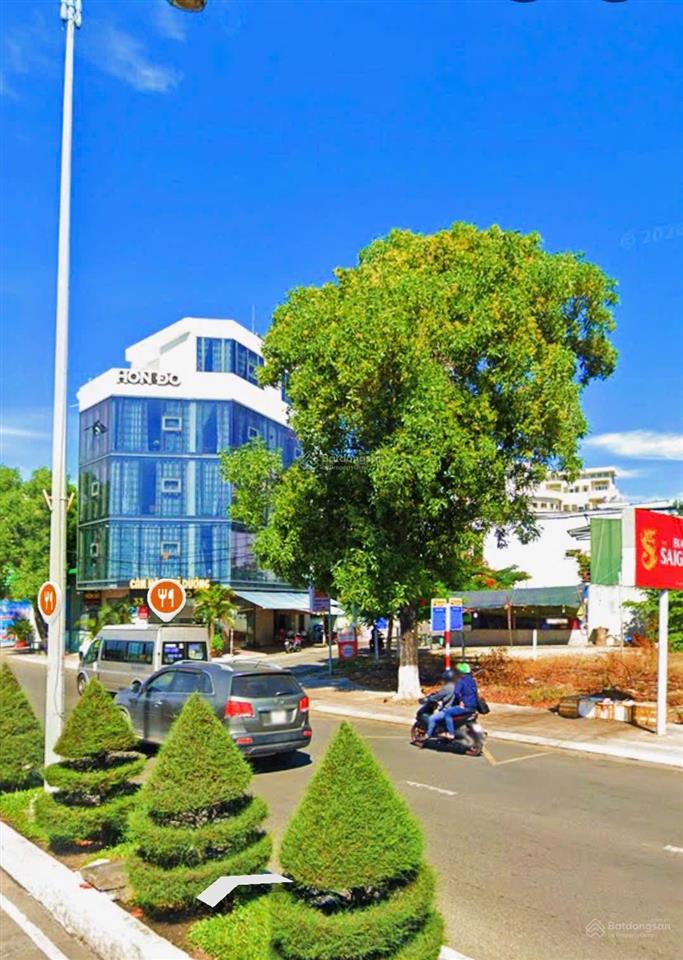 Góc 2 mặt tiền gần biển hòn chồng, ôm góc dài 23m, sát đường phạm văn đồng. giá 24 tỷ