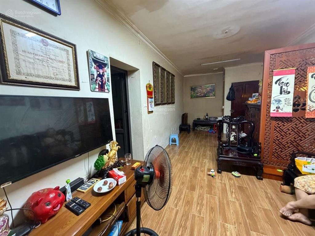 Bán tập thể tầng 1 kim liên, ô tô tránh, mặt chợ, kinh doanh đỉnh cao, dtsd 200m2